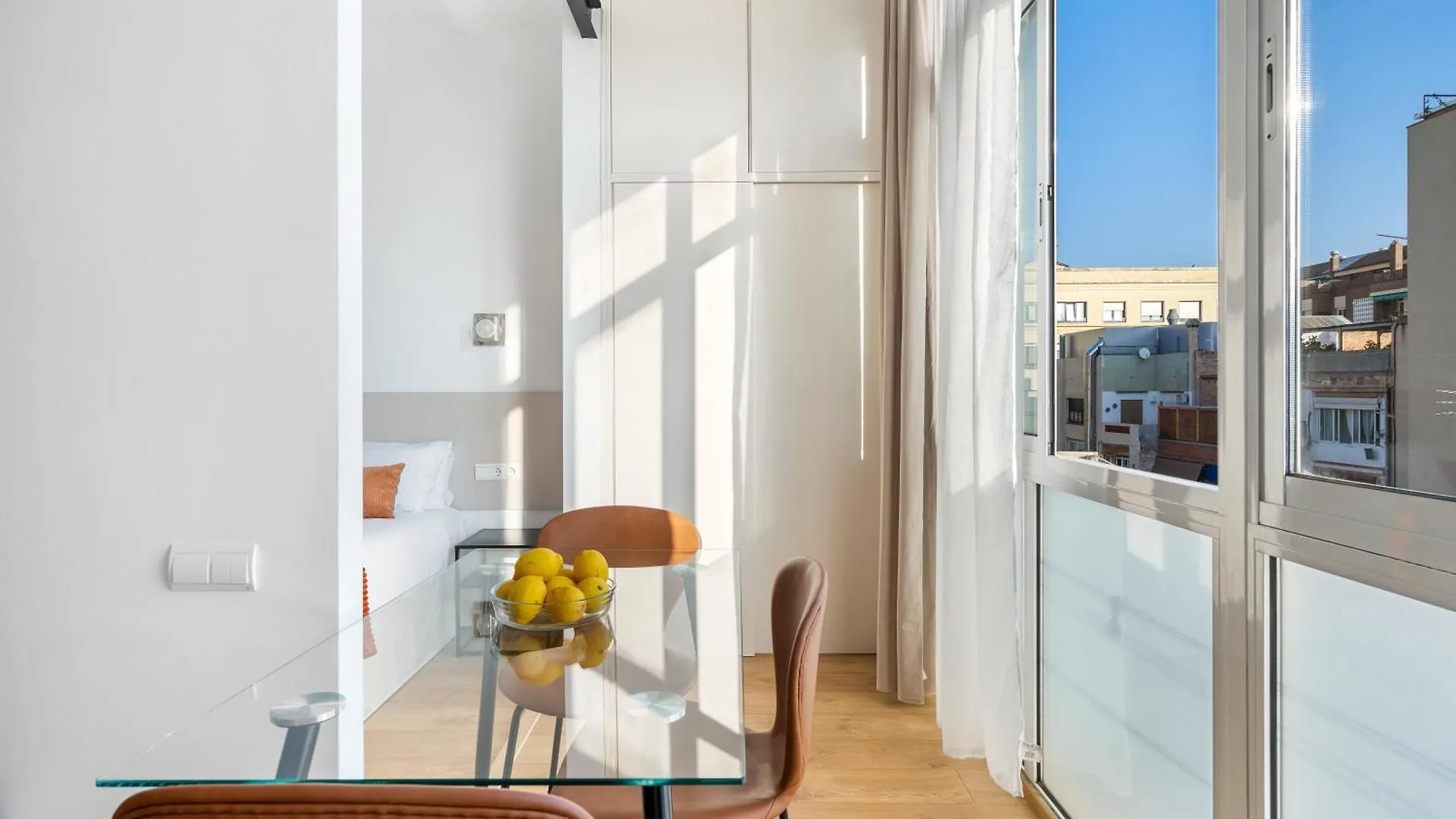 New Cozy 1 Bedroom, Next To Sants Estacio Barcelona Lägenhet